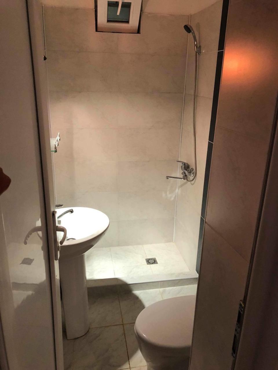 Guest House Hello 쿠타이시 외부 사진