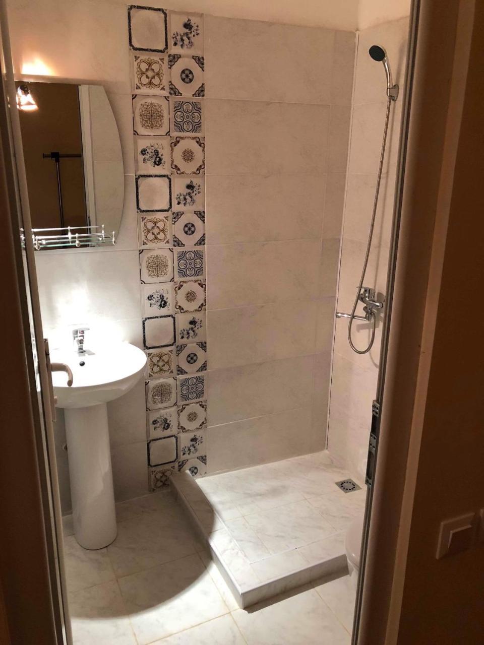 Guest House Hello 쿠타이시 외부 사진