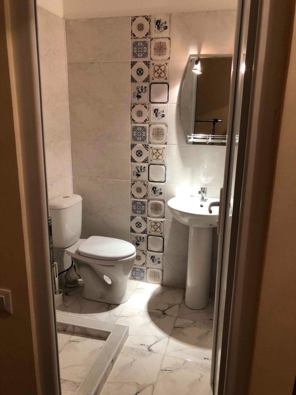 Guest House Hello 쿠타이시 외부 사진