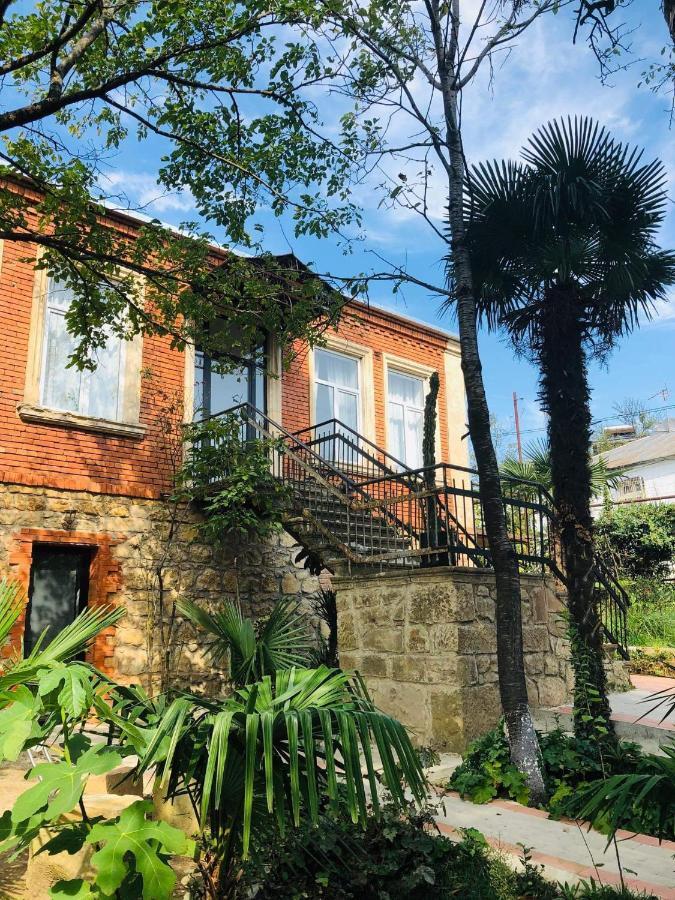 Guest House Hello 쿠타이시 외부 사진